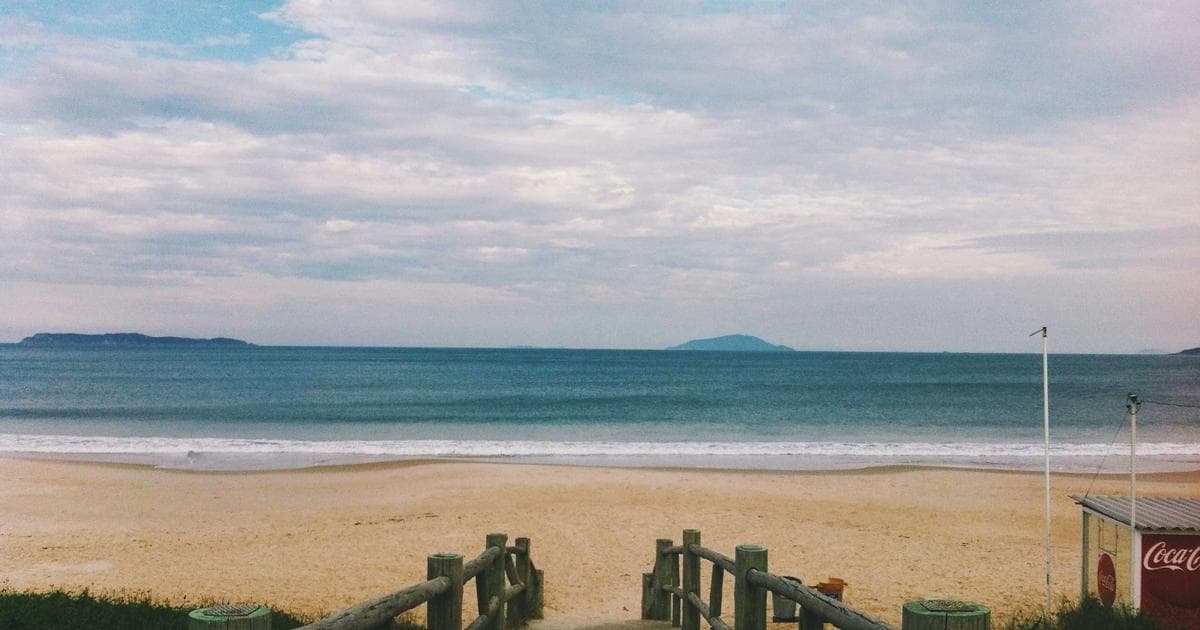 Express Entry immigration pathway represented by Canadian government buildings and professional workers