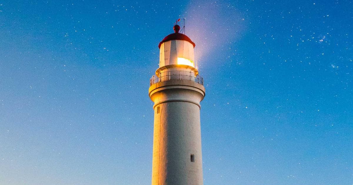 Community members and settlement workers collaborating on refugee sponsorship planning