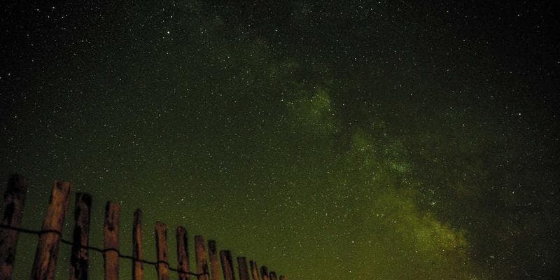 Infographic comparing open work permit versus employer-specific work permit in Canada