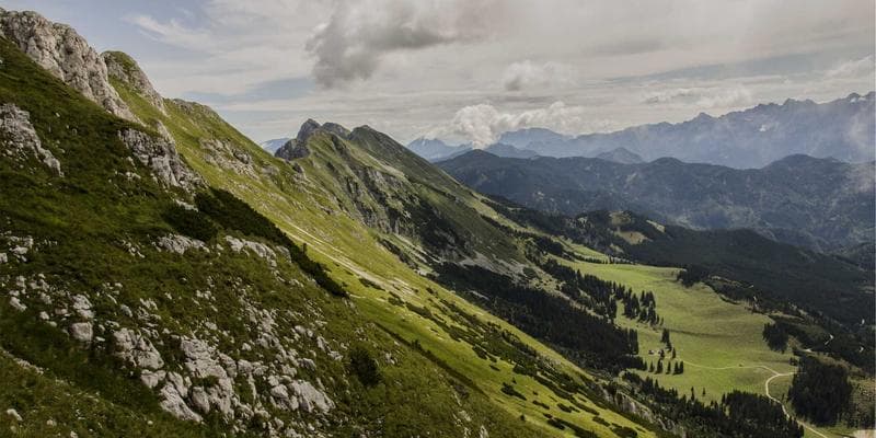 Guide to Outdoor recreation and hiking in Canada showing key details