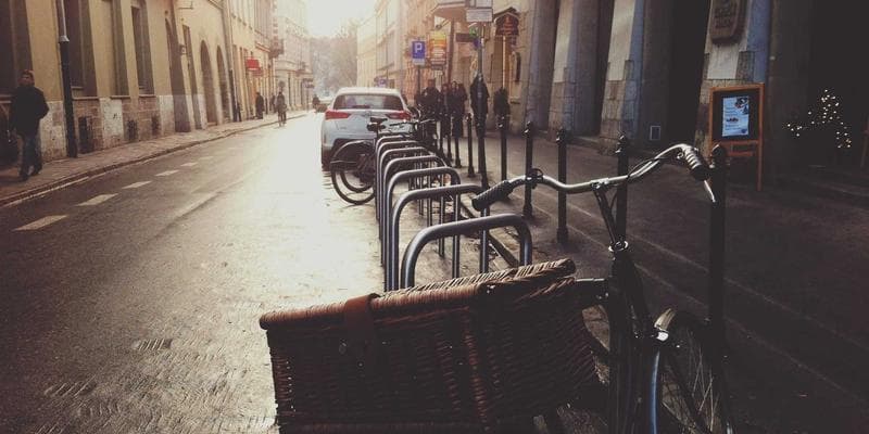 Guide to Finding and succeeding in remote work showing key details