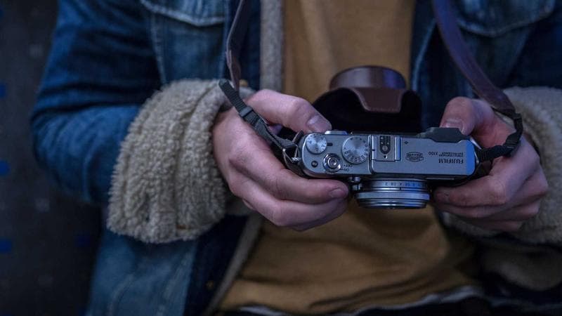 Person using a laptop to submit an online government enquiry form