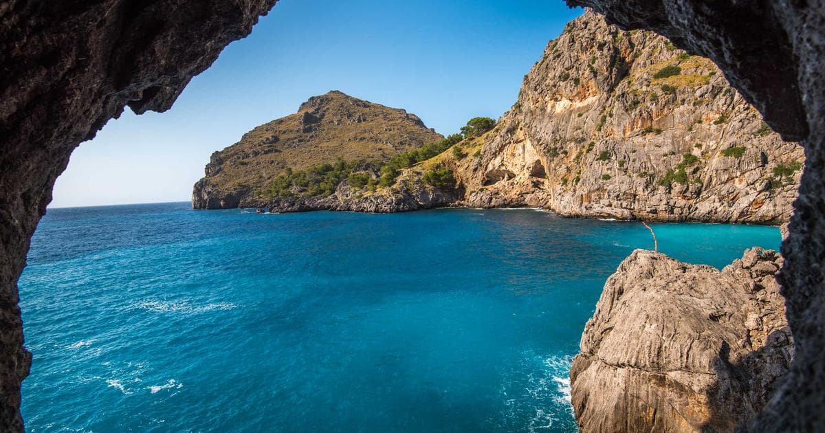 Learn about halal mortgage options, Islamic financing alternatives, and how Muslim newcomers can navigate Canada's finan