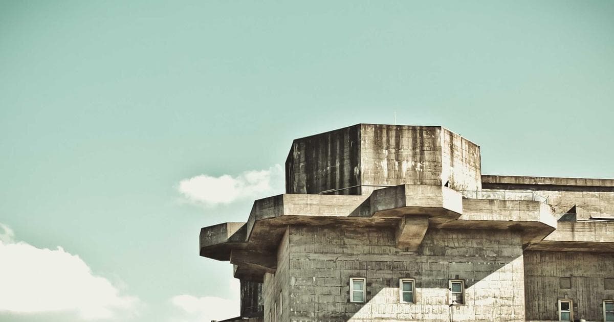 Scenic view of the Canadian Rockies in Alberta, representing the Alberta Advantage Immigration Program (AAIP).