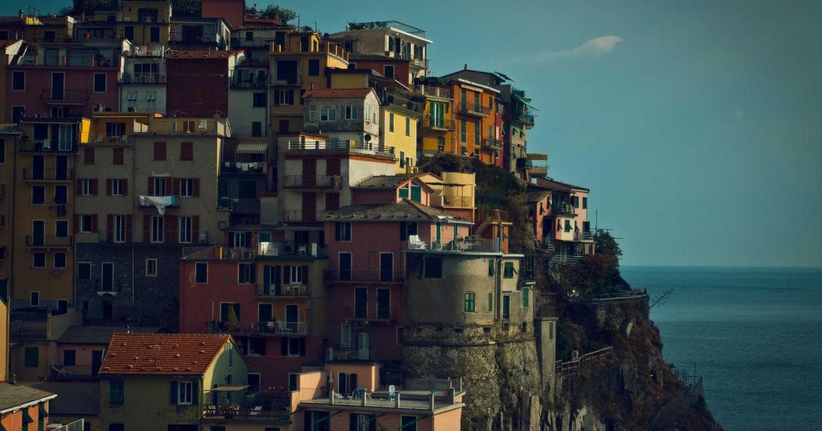Newcomer opening a bank account in Canada, holding a Canadian debit card and smartphone.