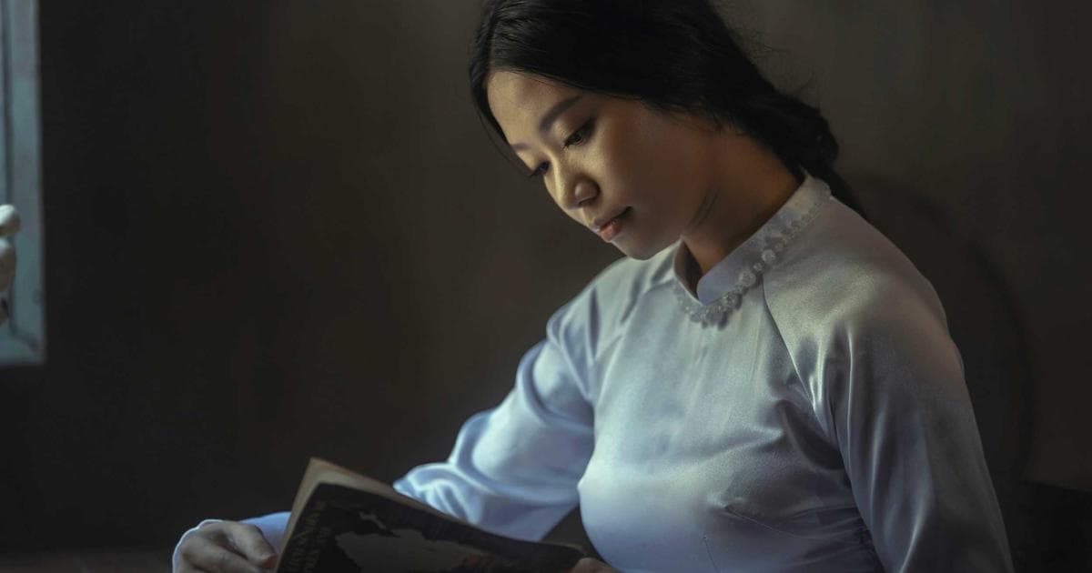 Diverse newcomer woman in Canada overcoming employment barriers, accessing career support and childcare.