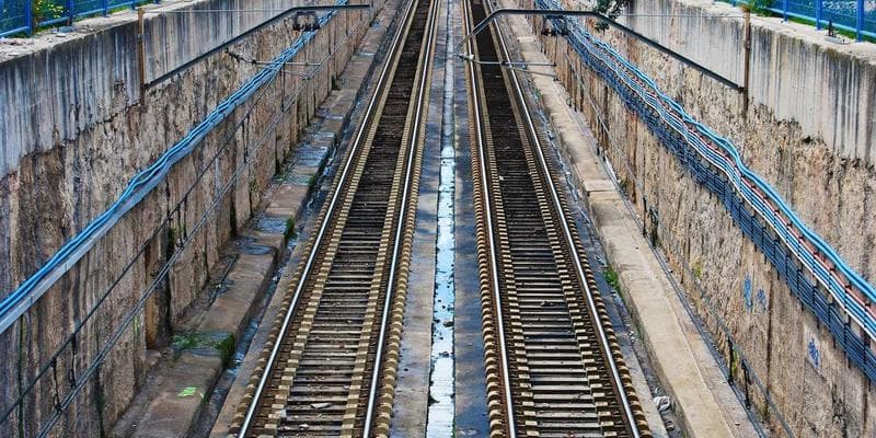 Two people shaking hands, symbolizing a new beginning and rehabilitation in Canada