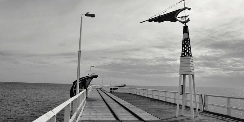 Diagram showing where to find transit, institution, and account numbers on a Canadian cheque