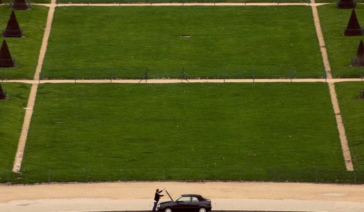 Person applying for Employment Insurance benefits online in Canada