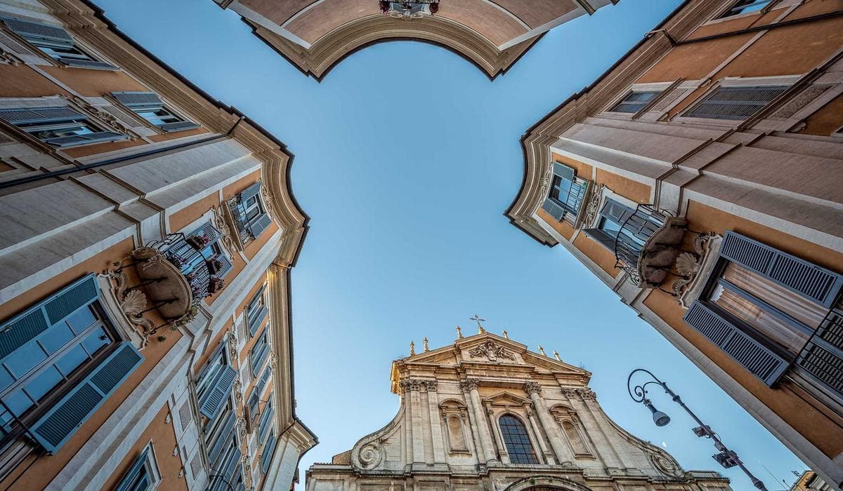 Smartphone showing gig economy apps available in Canada