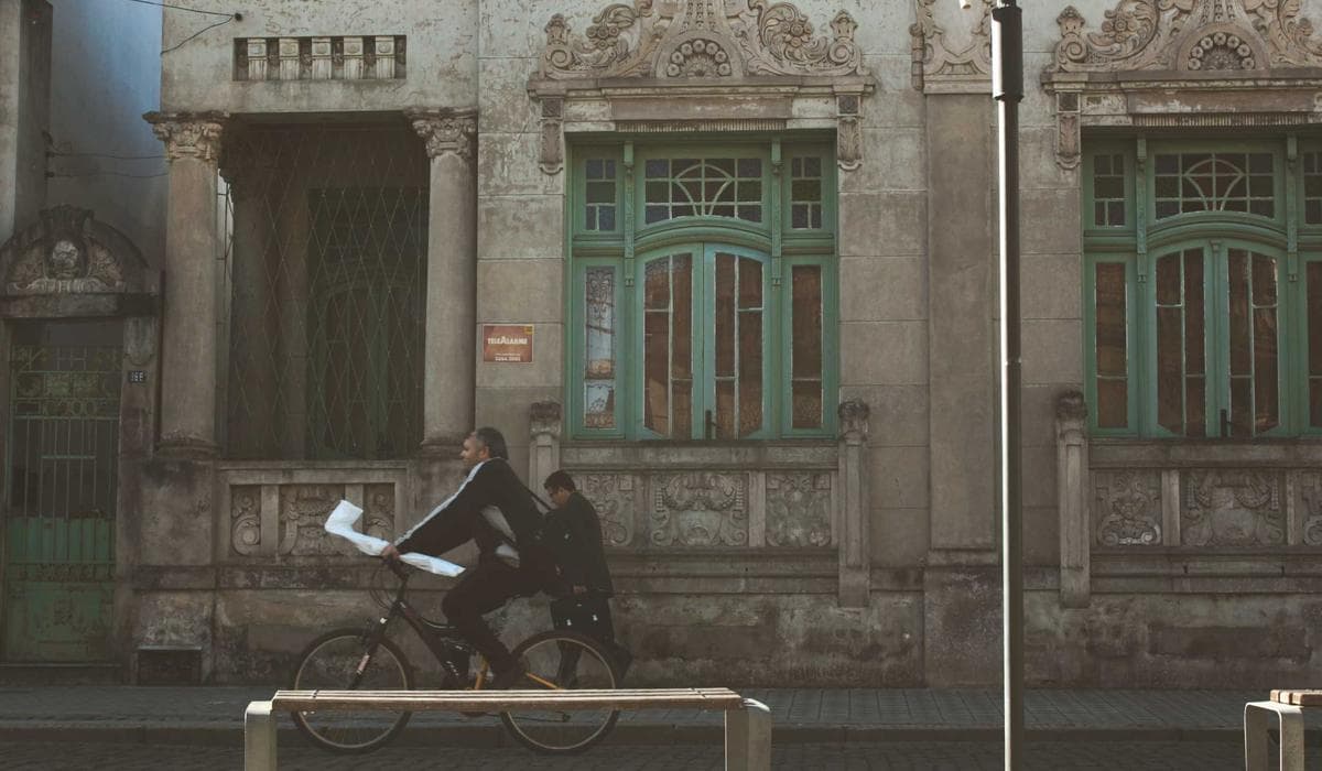 Person filing Canadian tax return on computer to apply for GST/HST credit