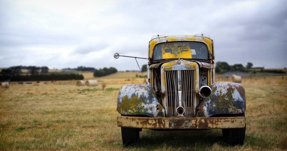 Couple reviewing immigration paperwork for a common-law statutory declaration in Canada